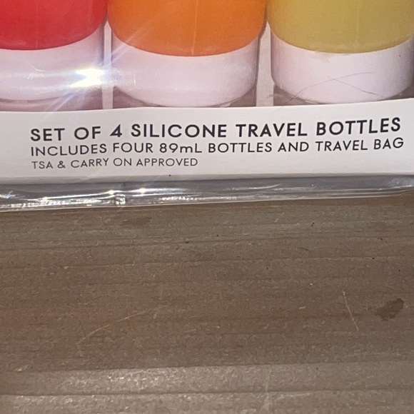 Elle set of 4 silicone travel bottles with case - Picture 3 of 6